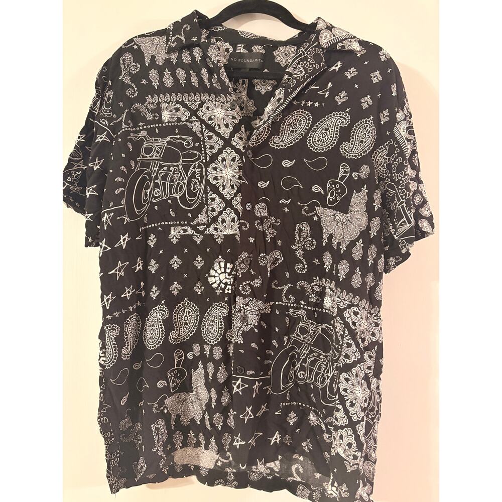 No Boundaries M Men's Black White Bandana Print Short Sleeve Shirt - Picture 4 of 8